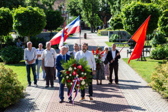 Koszorúzással és virágokkal emlékeztek meg július 4-éről, a harcosok napjáról