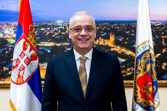 Stevan Bakić polgármester üdvözlete a szerb egység, szabadság és a nemzet zászló napja alkalmából